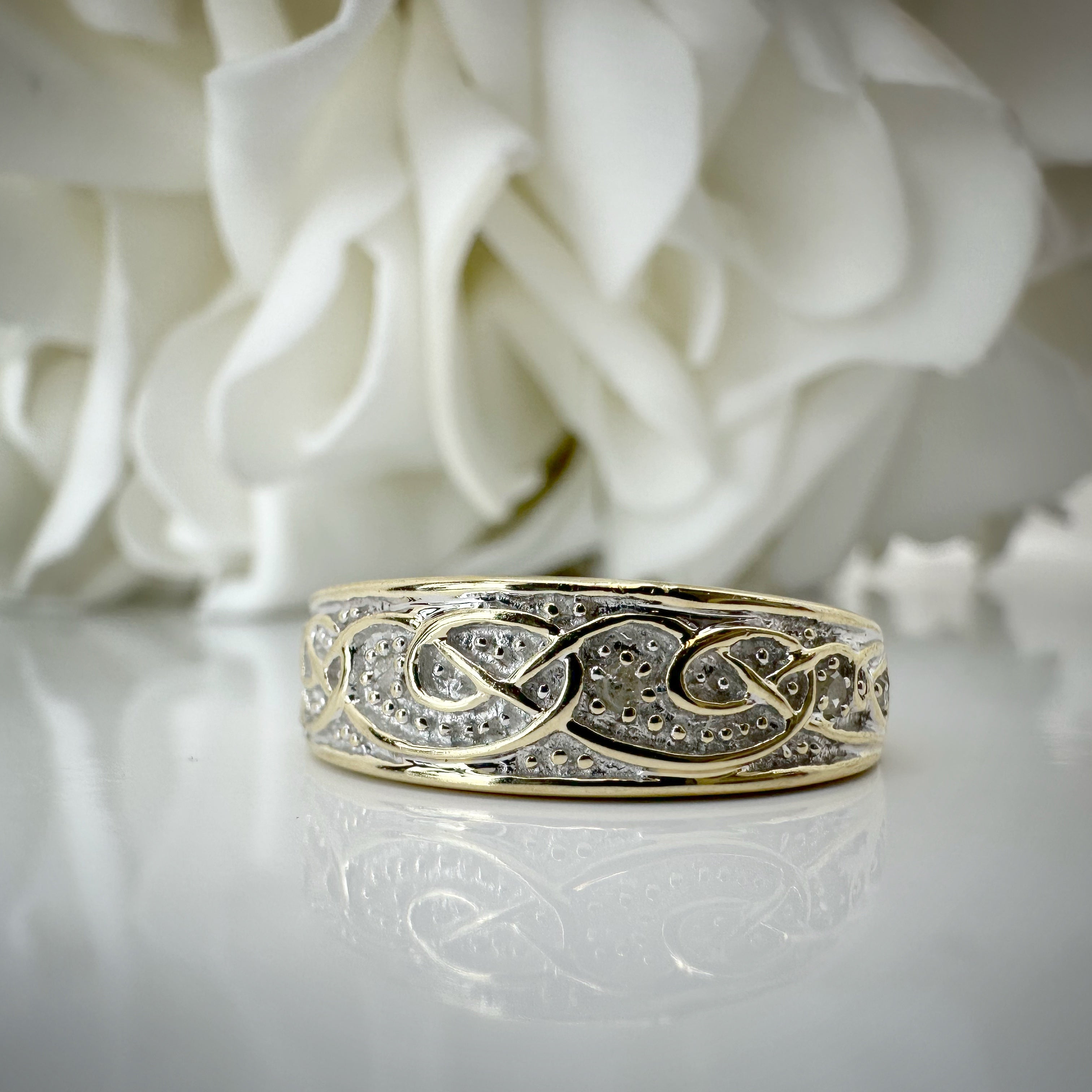 Vintage 5 Diamond Band | 9k Yellow Gold