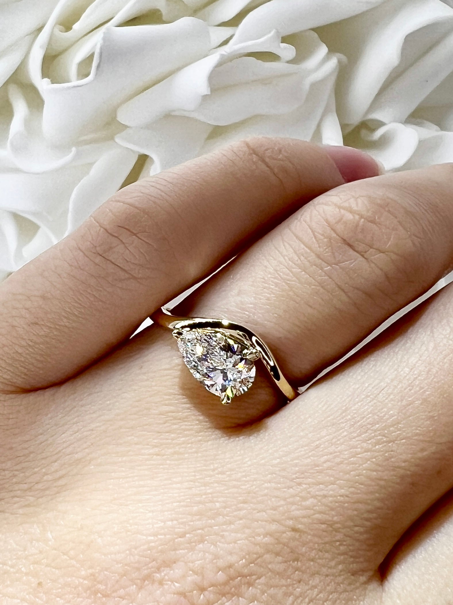 1.00 Carat Pear Cut Lab Grown Diamond Engagement Ring | 14k Yellow Gold