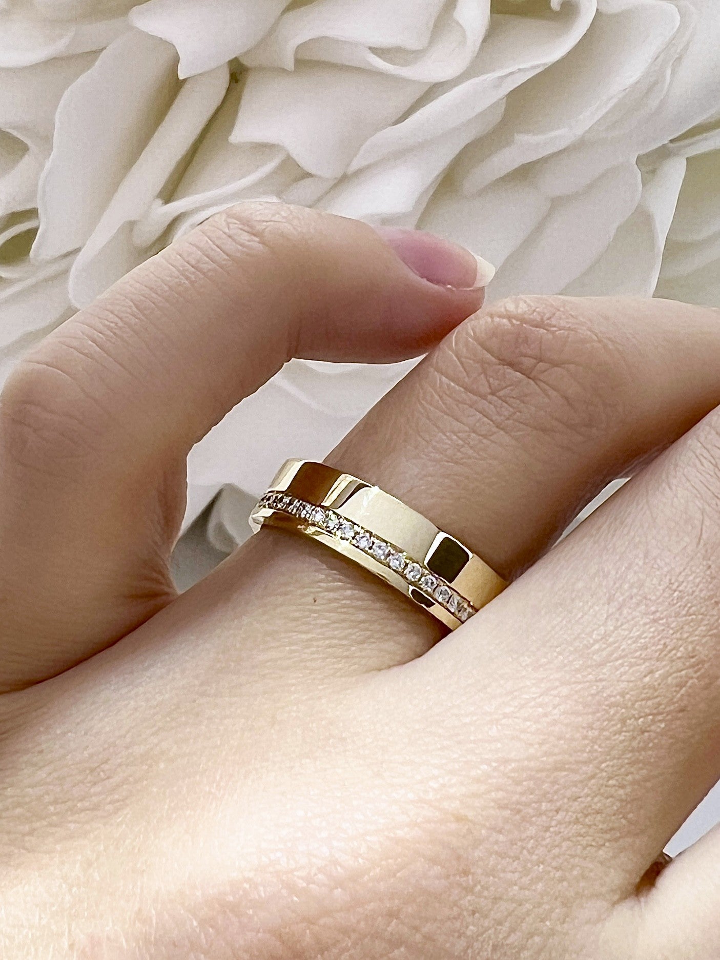 Offset Row Diamond Band | 14k Yellow Gold
