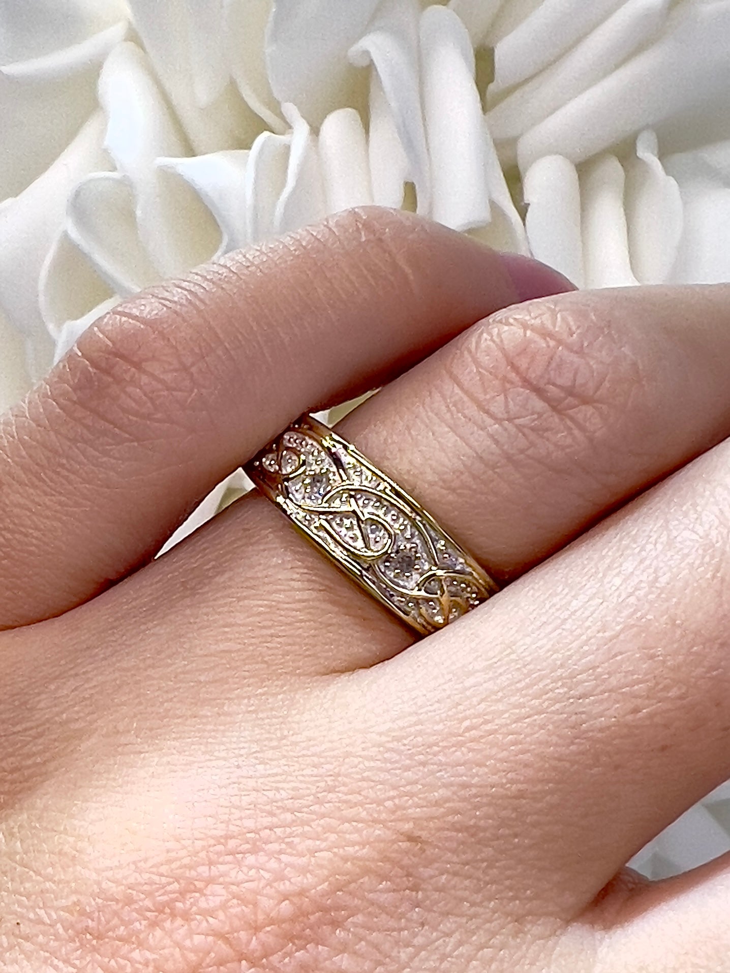 Vintage 5 Diamond Band | 9k Yellow Gold