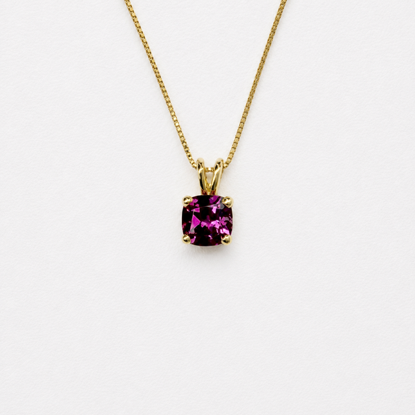 Yellow gold cushion cut garnet 
