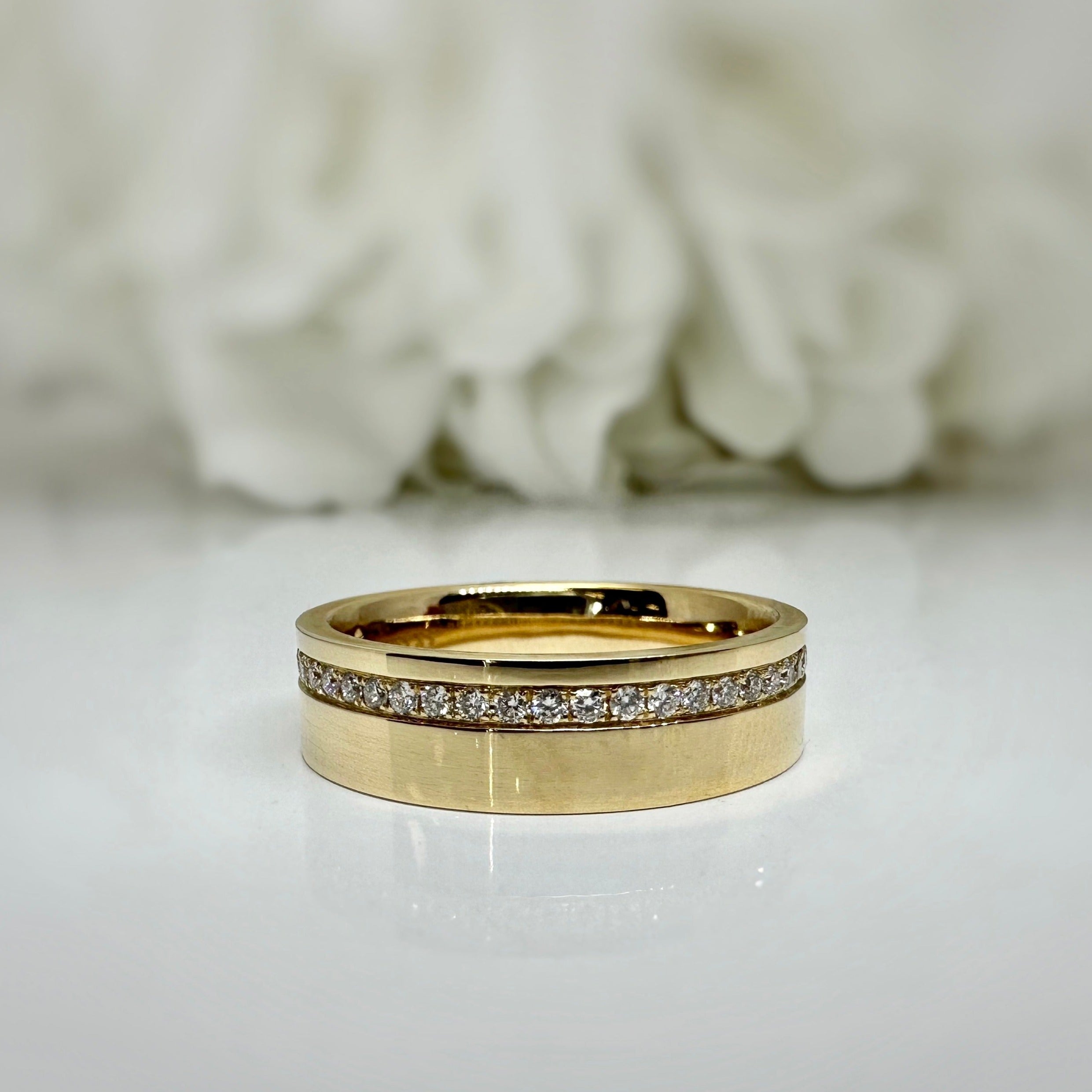 14k yellow gold diamond band