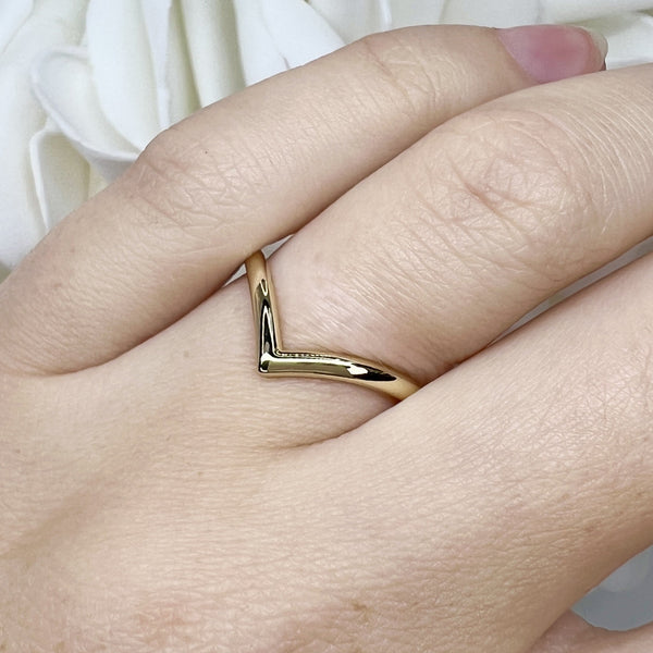 'V' Shaped Anniversary Band | 14K Yellow Gold