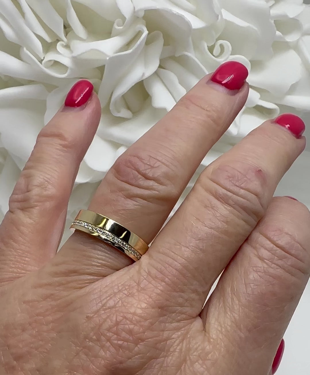 14k yellow gold diamond band