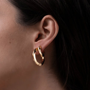 Toni hinged hoop earring-gold